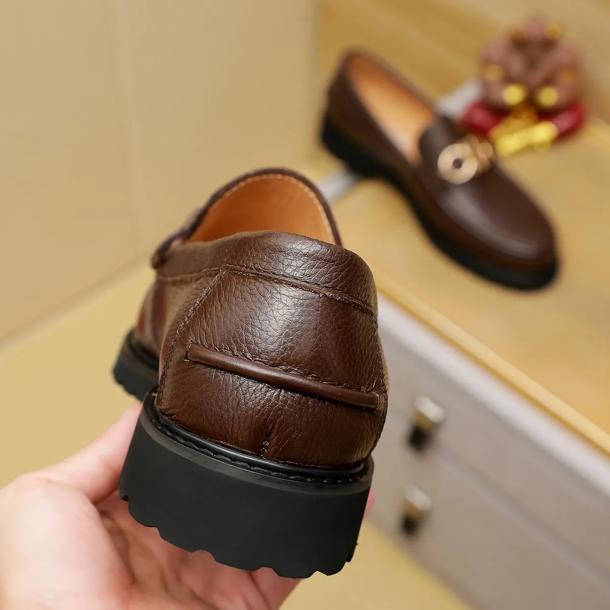 Men's shoes 💰440 Ferragamo [Ferragamo] top imported suit men's shoes 💯Original copy of the official website, product materials: selected imported embossed calfskin + luxury hardware buckle accessories ~ imported water-dyed cow 🐂 leather lining. Strong three-dimensional visual effect, original combination outsole, multiple colors available😘 Size: 39-44 (38.45.46. Customized)